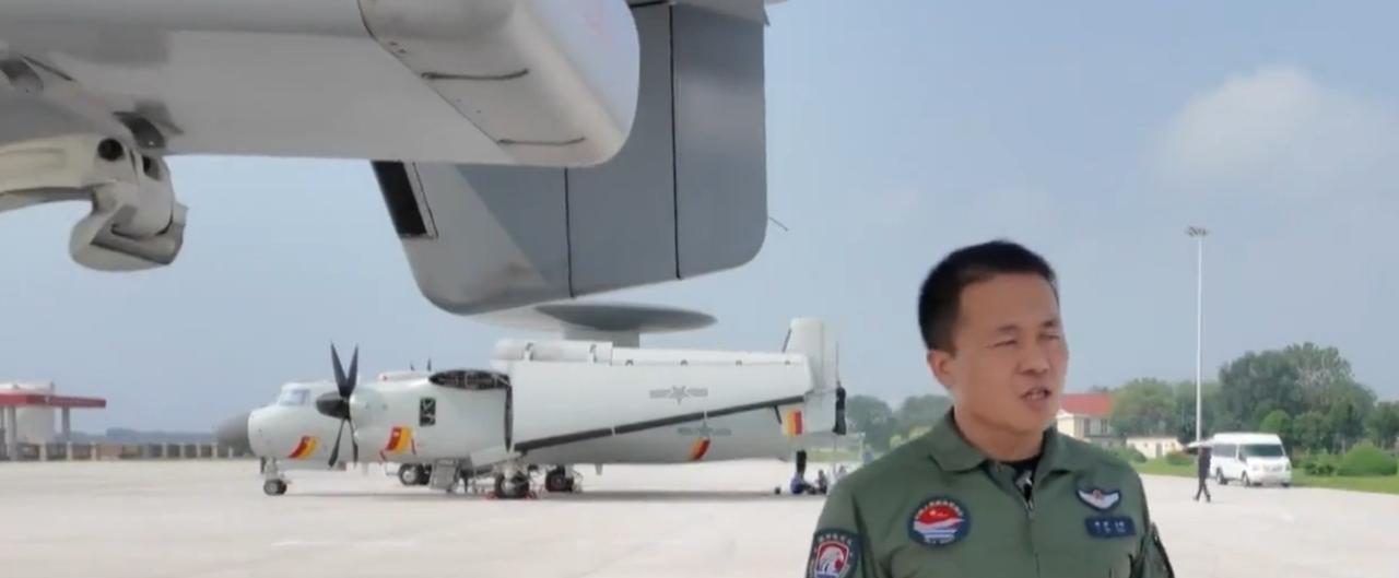 中国海军航空兵大方展示国产空警-600舰载预警机，中国海军航母战斗群，舰载空中力