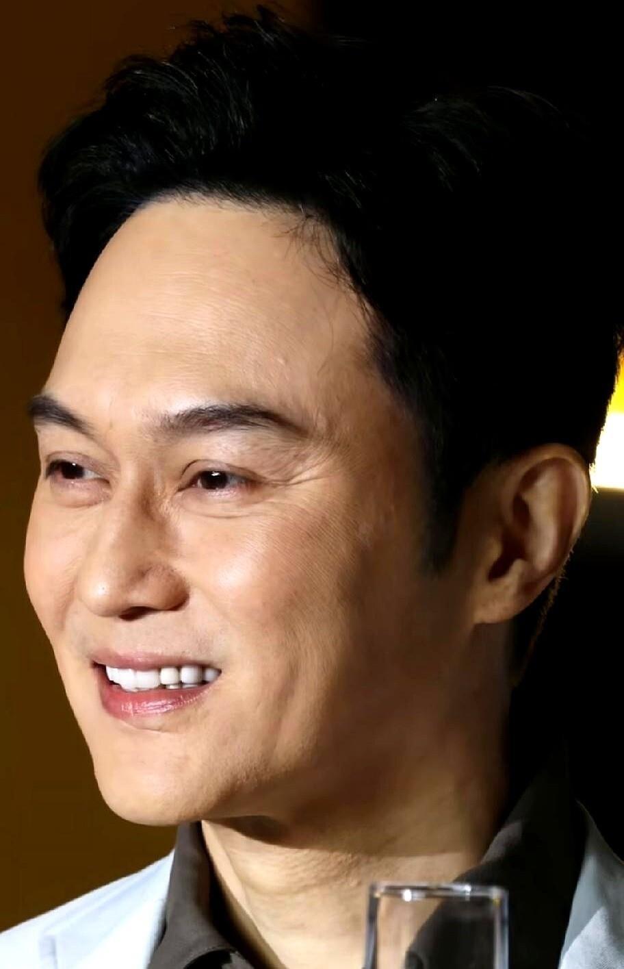 张智霖打麻将这事，被传得比袁咏仪买包还玄乎。伍咏薇在节目里说他和郭富城、沈嘉伟凑