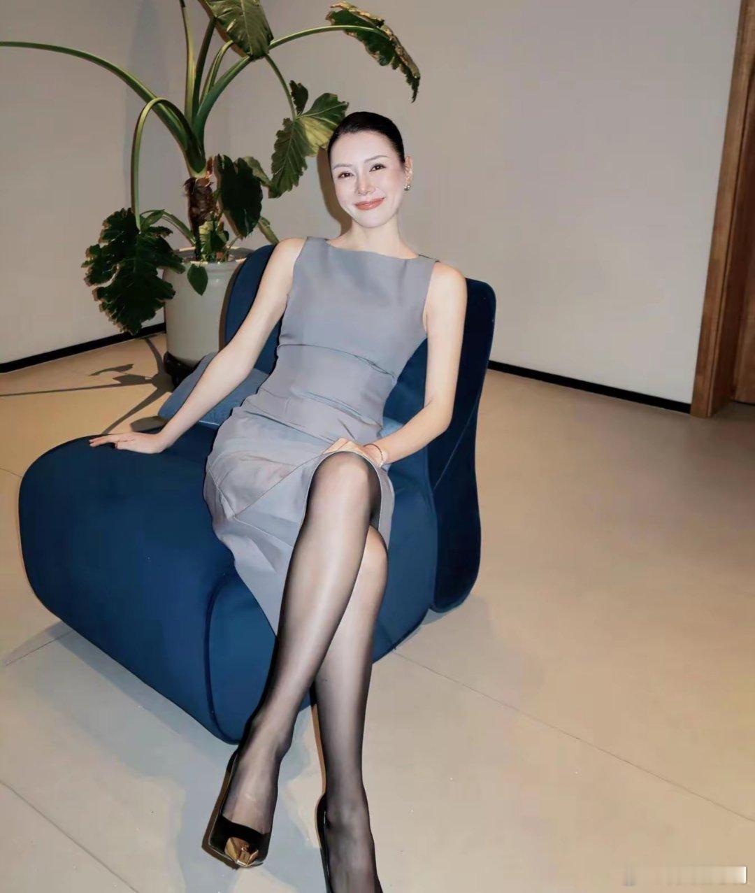 家人们，你们喜欢温婉知性的女生吗？[玫瑰]​​​