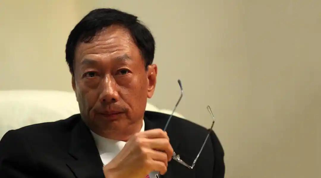 富士康竟崩得如此猝不及防，当年叫嚣要随苹果撤出大陆，结果在印度却栽了个大跟头，庞