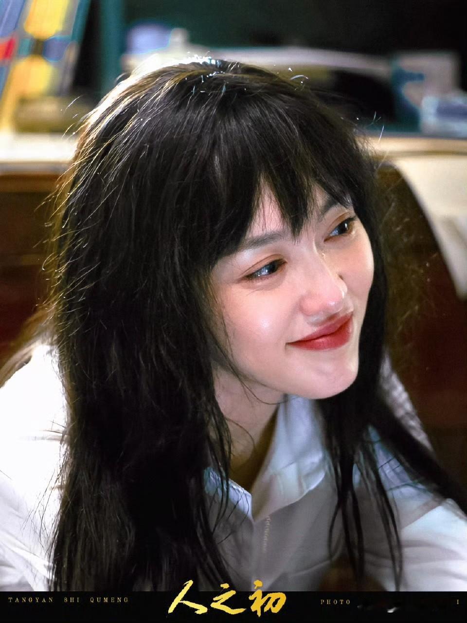 唐嫣这个人你真的不能细想因为一细想你就会发现她走自己的路从来都是那么专注。她