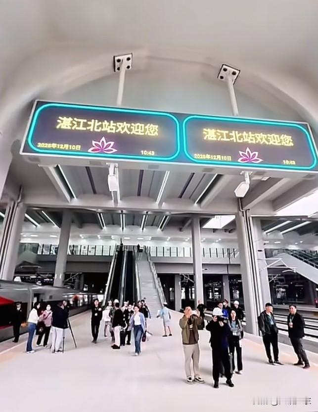 广湛高铁今天通车！（湛江北站）！湛江北站作为线路西端终点，堪称粤西最大高铁枢纽。