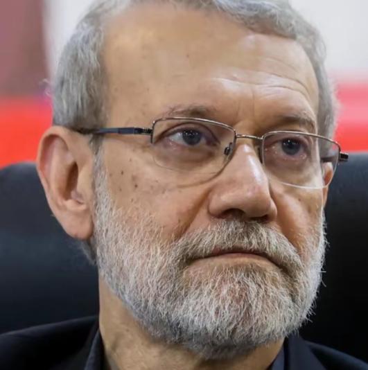 中东第一狠人阿里.拉里贾尼 临危受命，两伊战争尸山血海杀出的铁血将领，头脑异