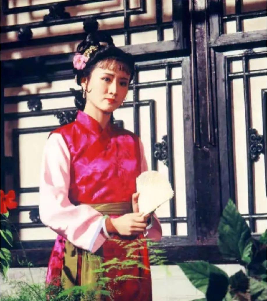 有人问红楼梦中，麝月吵架那么厉害，句句在理、招招致命，怎么就没晴雯招怨？最后反