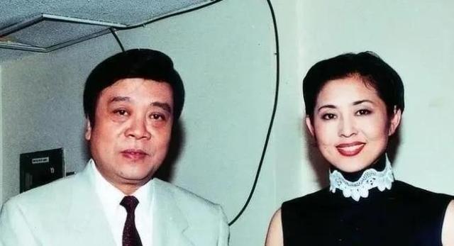 1993年，51岁的赵忠祥，反对34岁的倪萍参评正教授，他拍着桌子喊：“我当主持