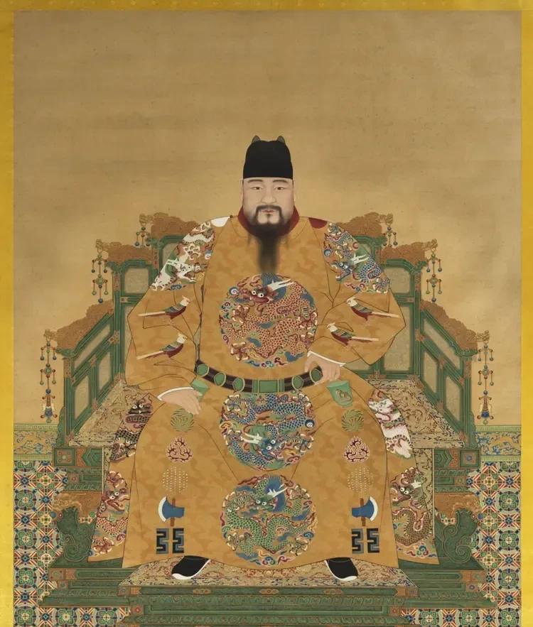 朱见深是明英宗朱祁镇的长子。其父在土木堡之变中被瓦剌俘虏，危急关头，叔父朱祁钰