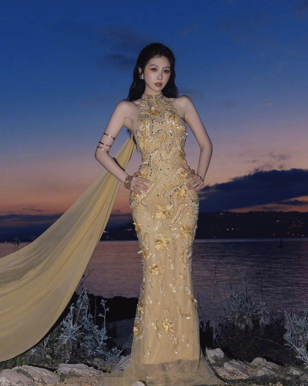 越华丽越美啊小🐟光影撒下来高贵又温柔好喜欢！虞书欣戛纳生图虞书欣戛纳G社出图