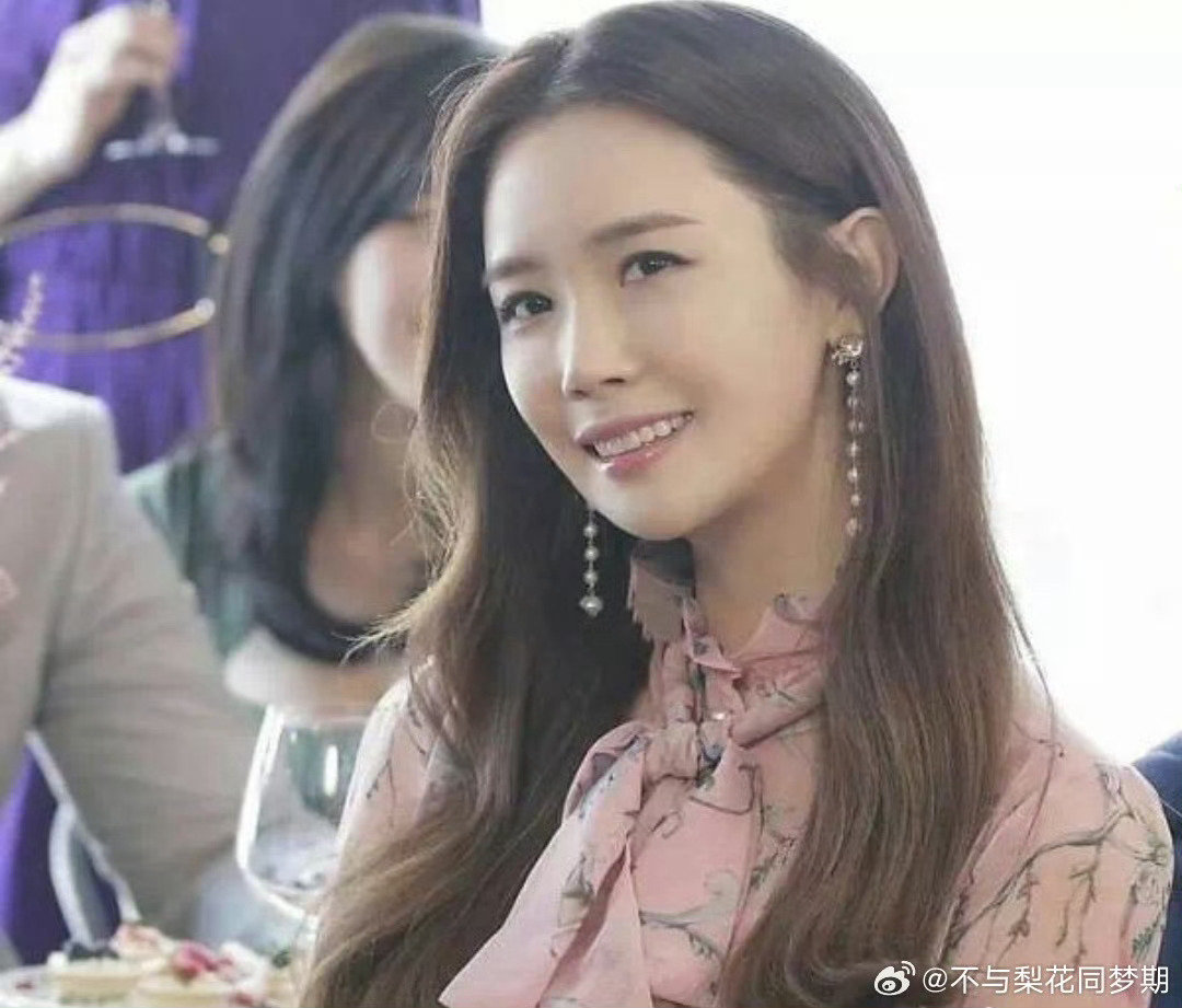 #李多海妈妈来中国照顾怀孕女儿#李多海和丈夫崔东旭婚后定居上海，如今妈妈也专程赶来陪伴。一个家，三代