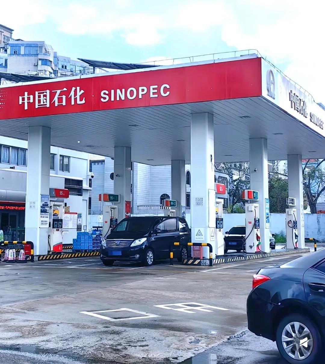 这两天看国际油价走势，真够刺激的。刚跌了一点点，美国原