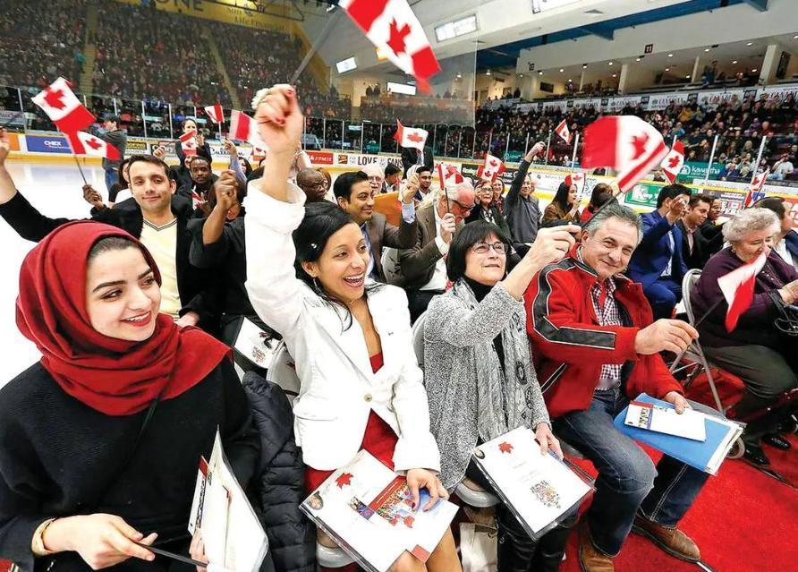 全世界现在就剩下，黑人，印度人和穆斯林还在大规模生孩子。因为，也只有这三个地方和