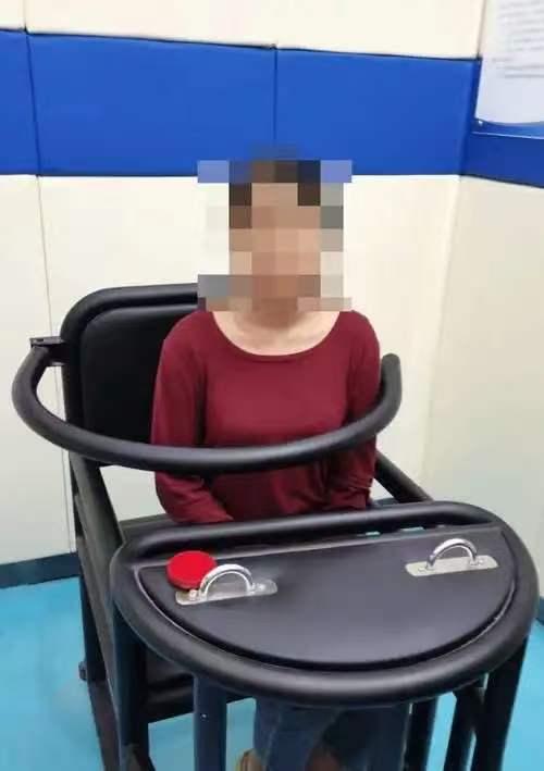 宁得罪君子，不得罪小人！女子搬走半年，专门折返空置房开震楼器报复邻居湖北武