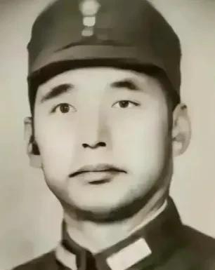 他是国民党中将，他抗日有功。淮海战役时，陈毅想争取他起义，可他却说：“我过去后，