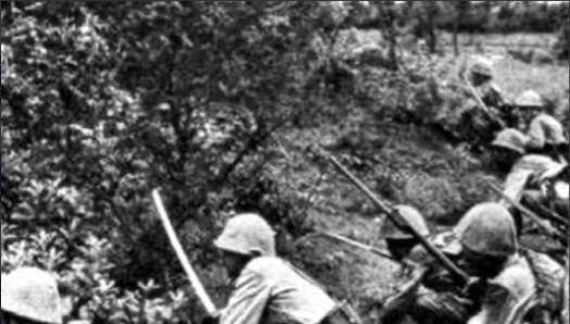 1940年，日军2000兵力趁着过新年，在武家湾包围了2团，团长却下令不准开枪，