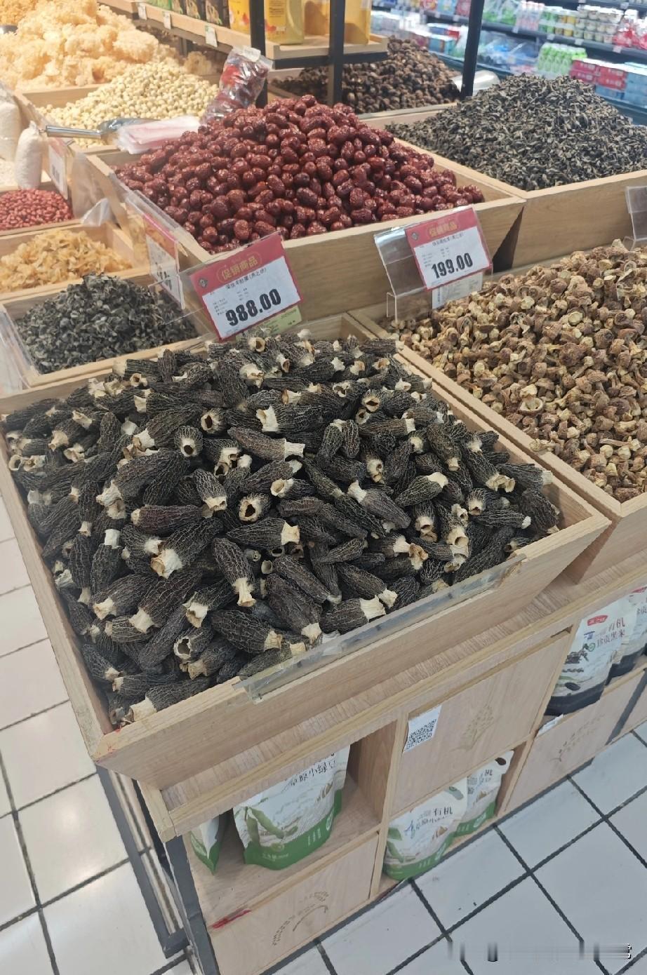 惊掉下巴！羊肚菌卖988元/斤！明明能种为啥还贵到离谱？穷人不配吃菌菇吗？