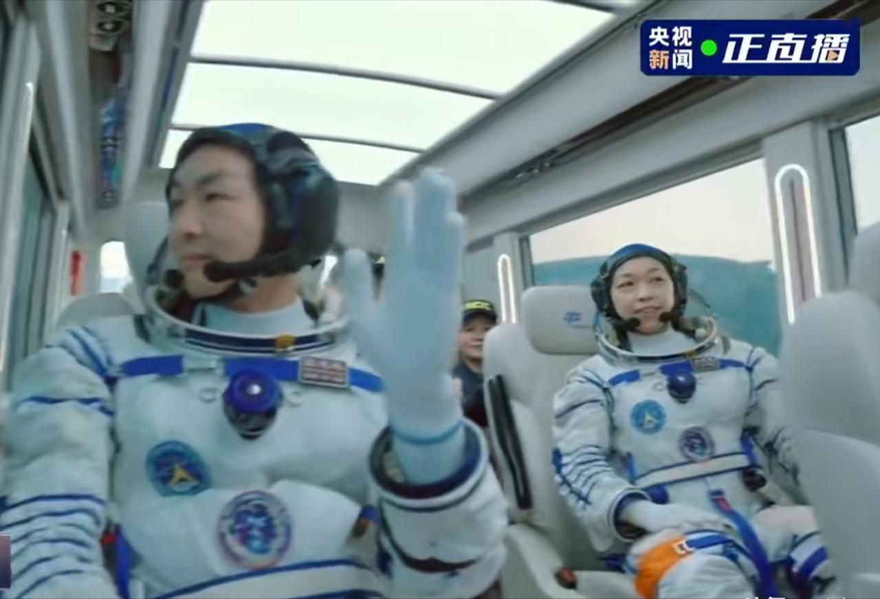 太特殊！中国航天员专用车没有车牌，只有一句话。5月24号当天晚上，我国神舟23号