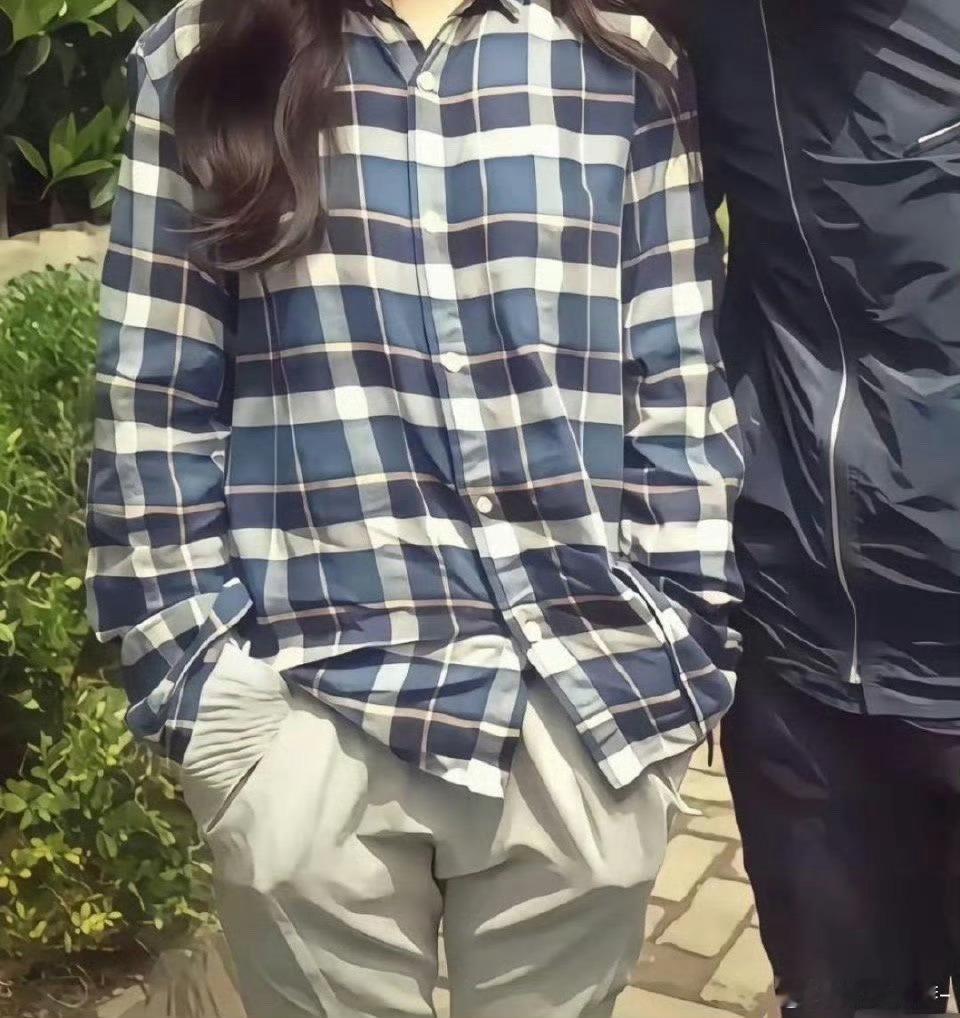 要是遮住脸，完全就是木讷的直男穿搭​​​