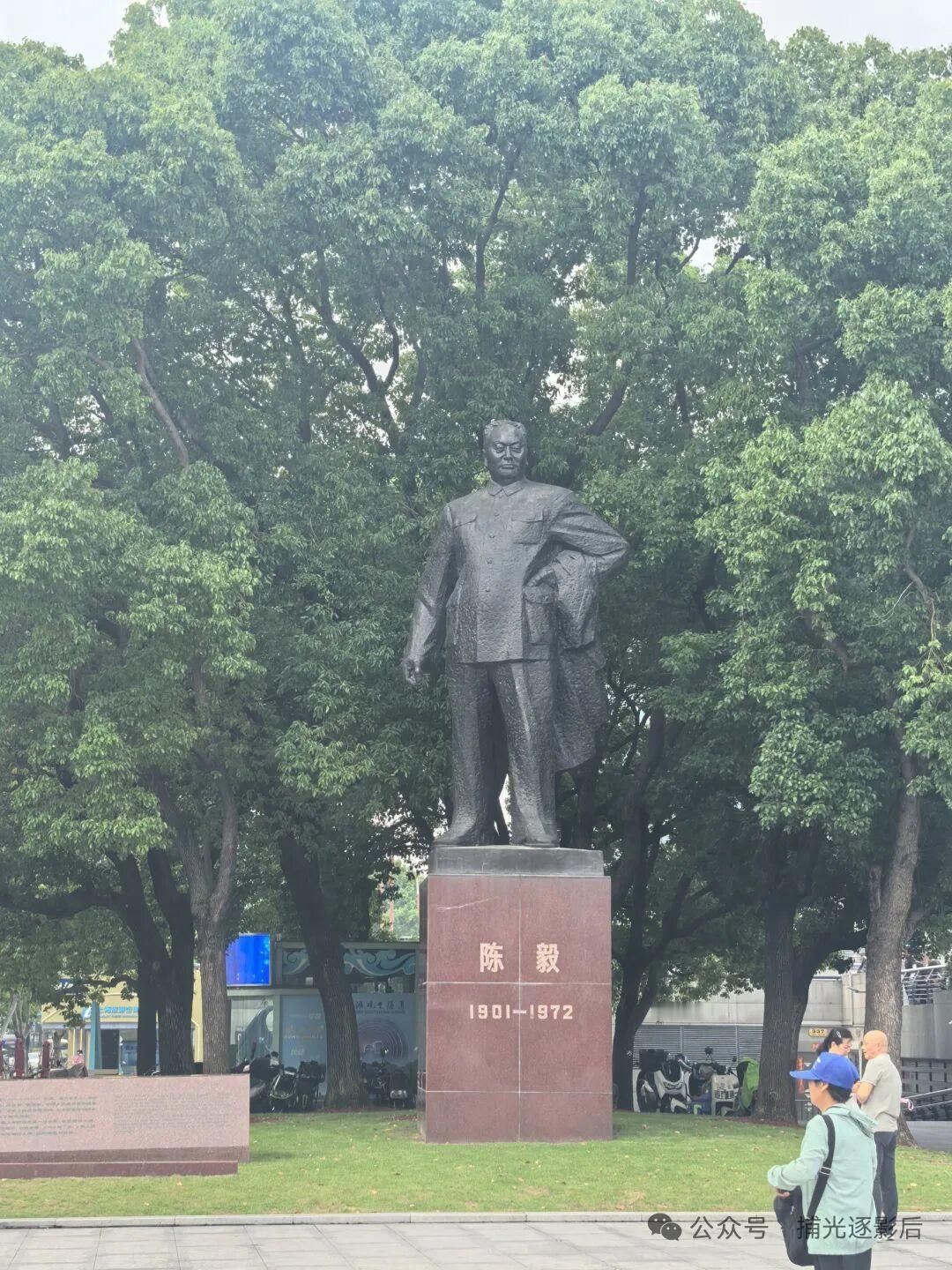 上海是一座非常罕见的城市。它既不活在文青的滤镜里，也不活在键盘侠的吐槽里。真实的