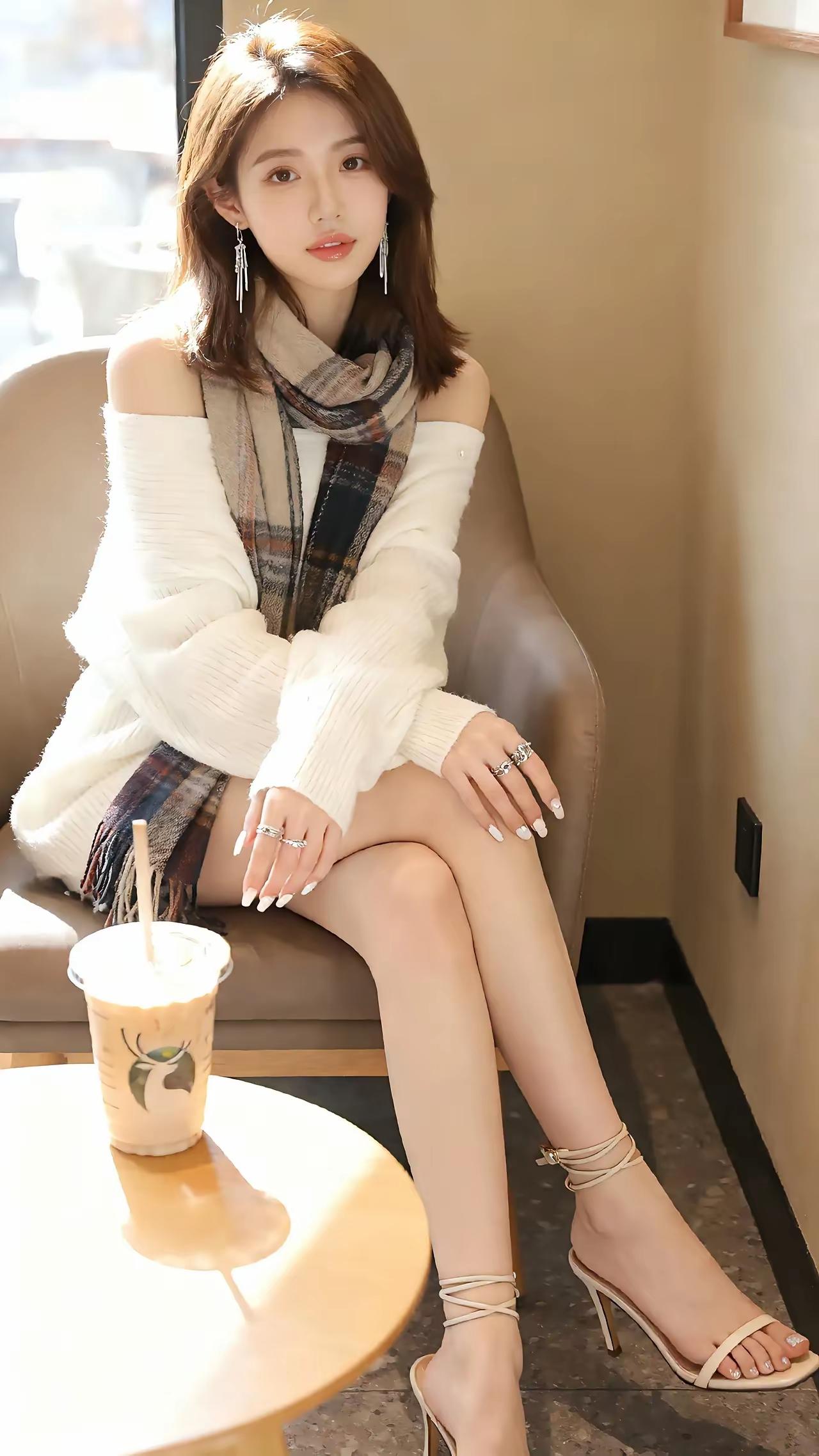 茶香飘逸，静坐思悠。