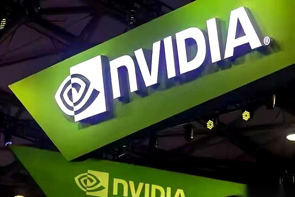 我跟你说，就连特朗普都想把它给拆了。结果呢？没拆动，最后还反过来夸人家老板牛逼