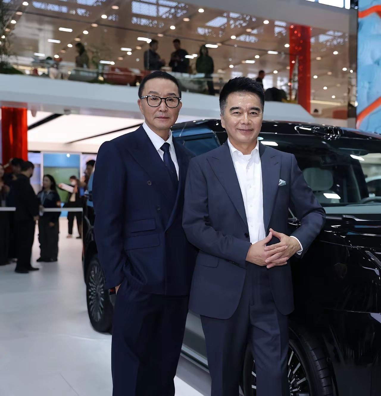 祁厅长和达康书记都来到车展上了，看样子合作项目有得谈啊。你说祁厅长请达康书记