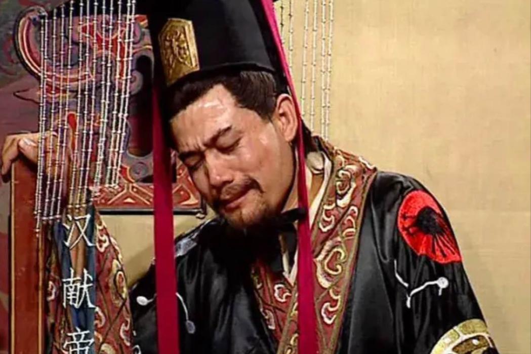 220年，曹丕废了汉献帝刘协，刘协问道：“你不会杀了我吧？你父亲魏王可是说过，让