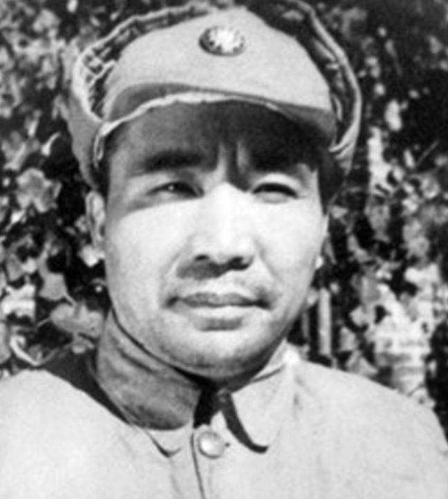 1935年，王耀武得知部下俘虏了一个红军师长，兴冲冲的跑过去准备审讯，但当王耀