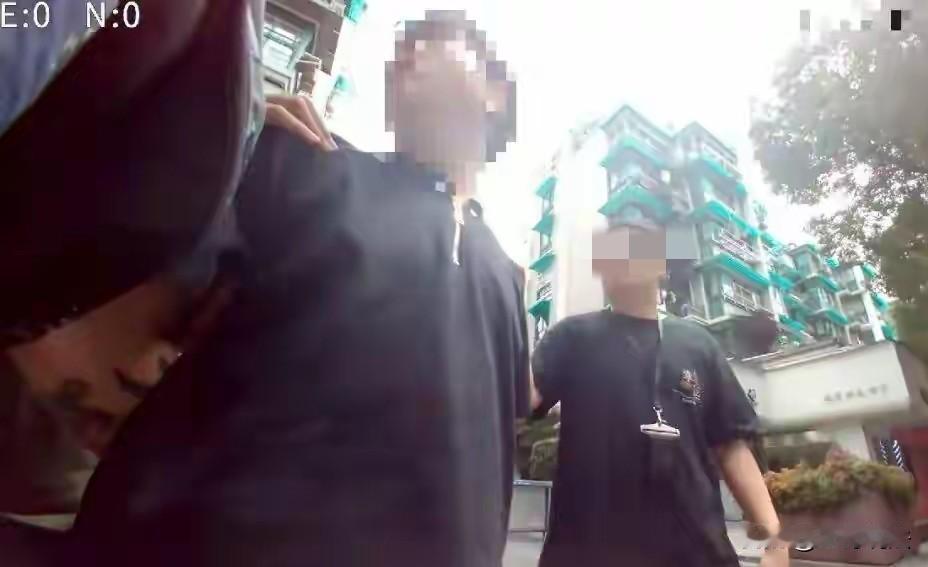 “天上掉的是陷阱！”上海，一男子开网约车，和一乘客相谈甚欢，男子说自己想办贷款，
