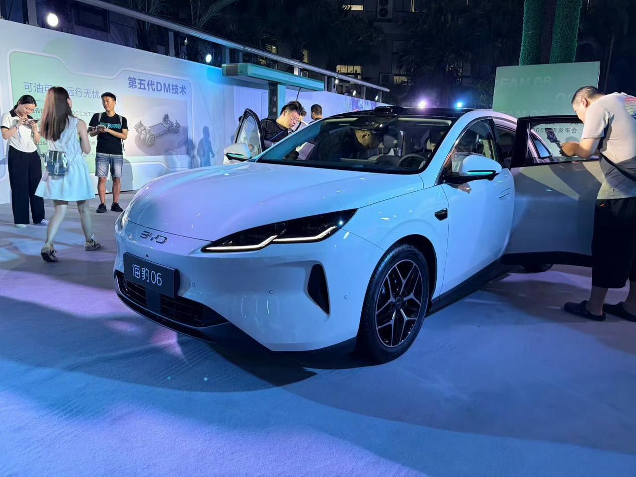 万万没想到，比亚迪闪充杀这么快就到10万级市场？！8月11日晚，2027款海豹