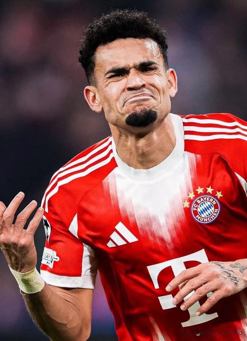 路易斯·迪亚斯在利物浦的周薪仅为6.5万英镑。俱乐部推迟了他的续约谈判，意在避免