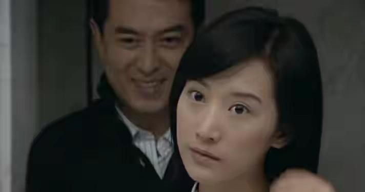 重刷《蜗居》才算彻底看懂，宋思明这种男人，迷恋海藻图的根本不是那点青春胶原蛋白。