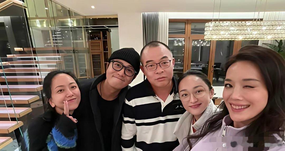 舒淇好不容易搞次豪宅派对，还把照片发出来了。结果根本没人在意她！都想看边上的陈坤
