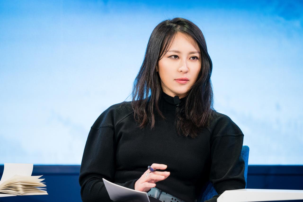 萨默斯好算计！萨默斯作为哈佛校长。追求门生只是为了她的。父亲金立群表