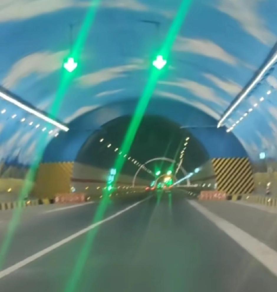 乌尉高速的开通影响了托克逊的过油肉拌面，北疆去南疆路过托克逊吃份过油肉拌面成为历