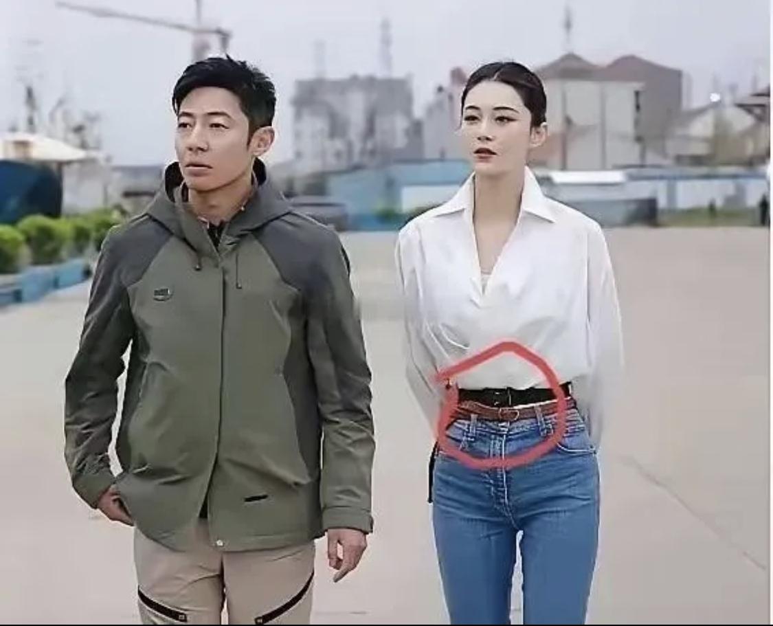 不懂就问，为什么要系两根腰带呀？