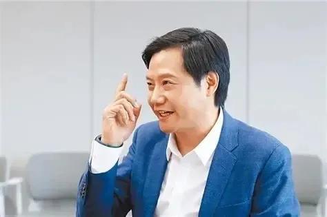 特斯拉撞上小米枪口，雷军狠狠出了扣口恶气。这几天，小米汽车和特斯拉双双被捅上了风