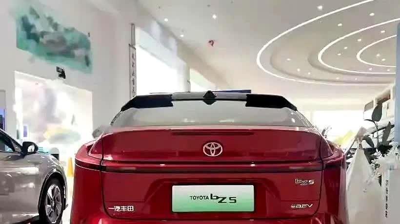 一觉醒来，新能源汽车市场又炸锅了！当国人都以为2025年新能源汽车市场会