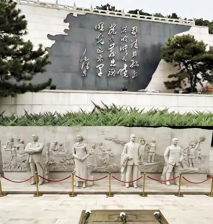 “惊涛拍孤岛,碧波映天晓,虎穴藏忠魂,曙光迎来早。”这是毛主席为吴石等烈士所题诗