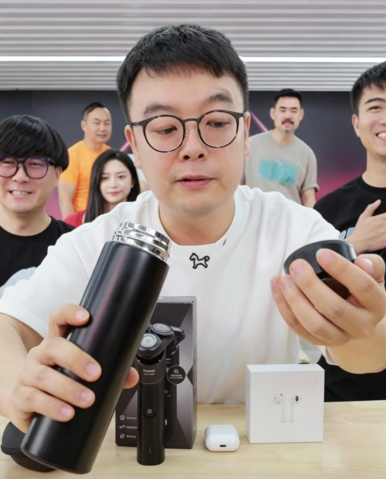 《陈翔六点半》元老全员出镜，除了已经退休的妹大爷，已经去世的吴妈和腿腿，已经宣布