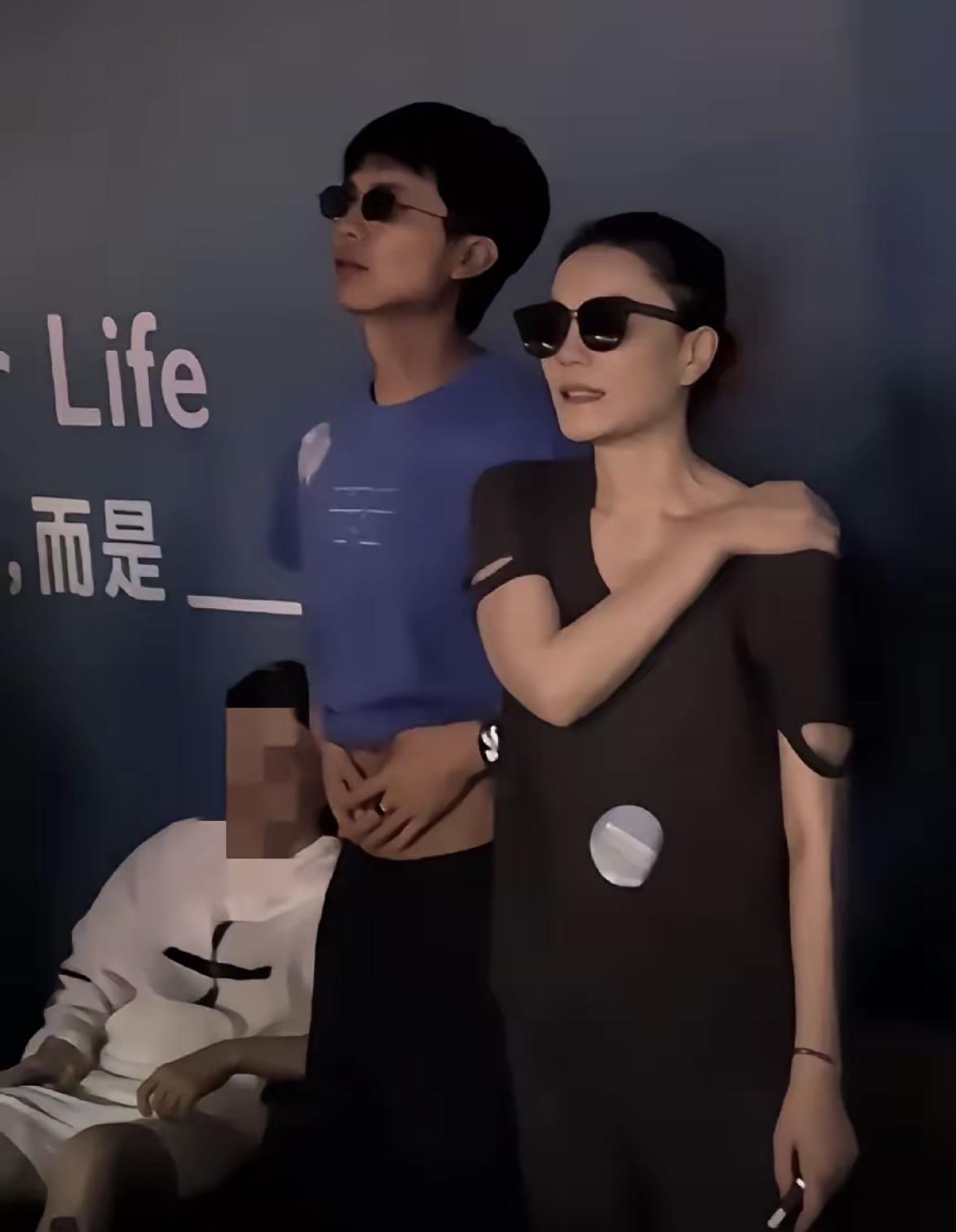 我妹最近跟我说不喜欢王菲了，以前可是她头铁铁的铁粉。她不喜欢的理由是王菲有