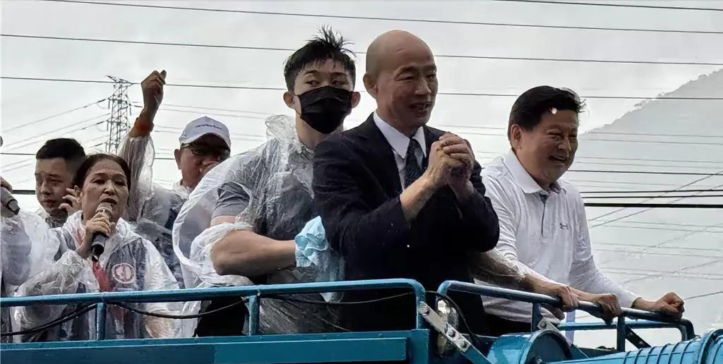 太令人失望了，韩国瑜已经忘本了19日，韩国瑜赴花莲为傅崐萁站台，这让花莲党部人