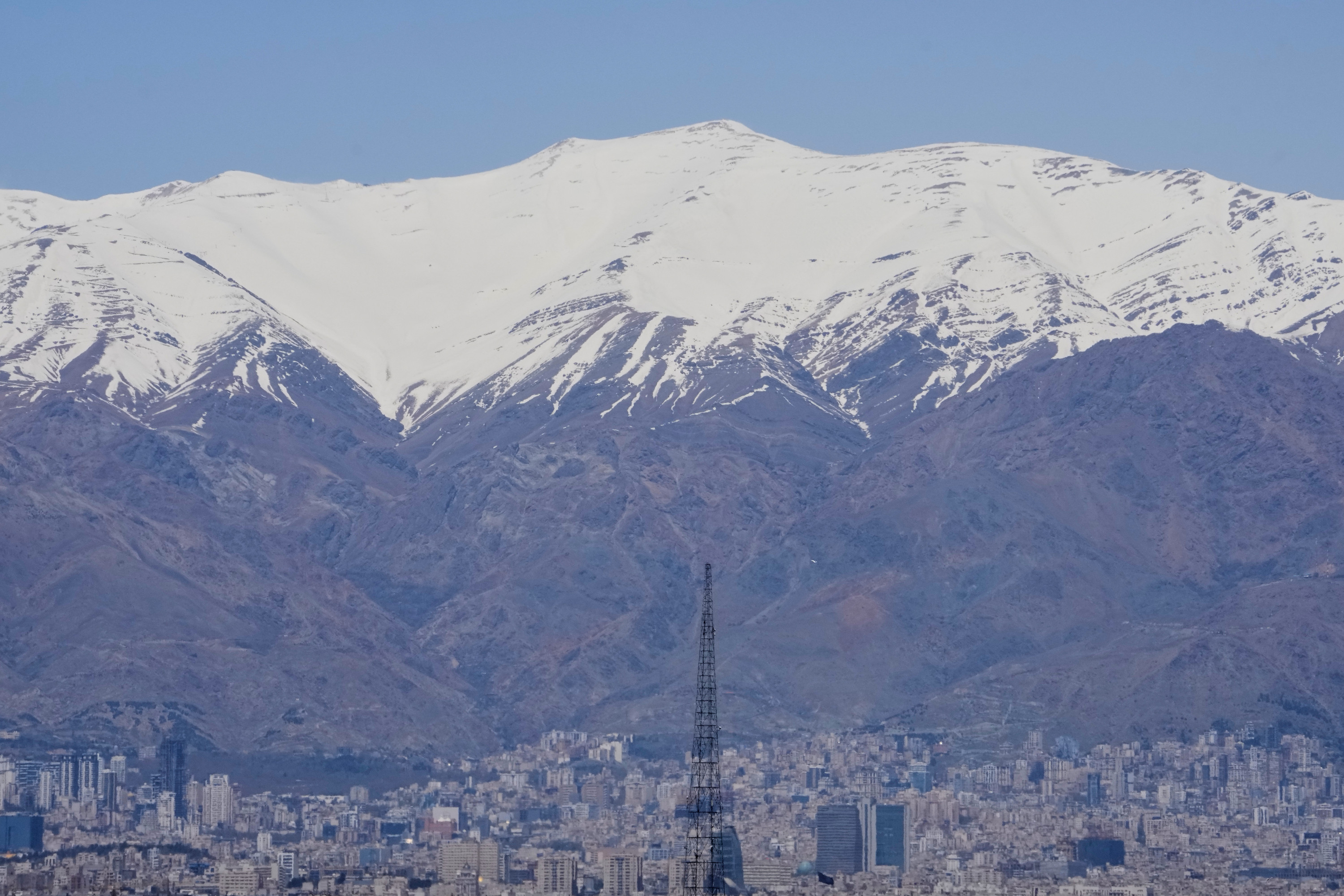 #美伊冲突揭示现代战争本质#【外媒：美伊冲突揭示“现代战争本质”】卡塔尔半岛电视