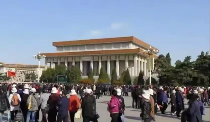 纪念堂暂停开放，却挡不住亿万民众的思念🙏谁都没想到，2026年清明会被这