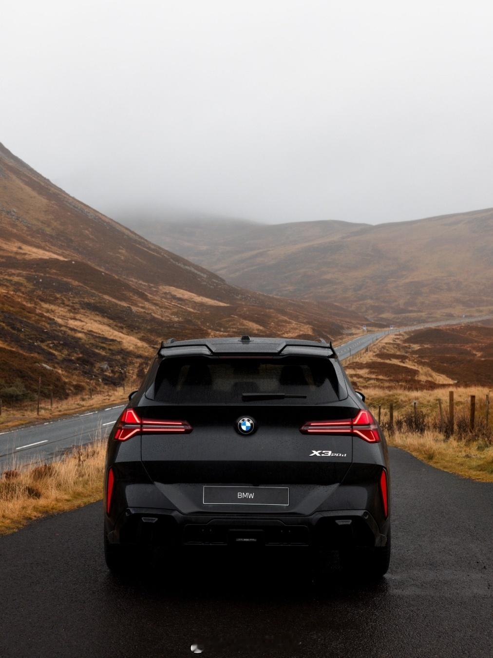 这台宝马X3带了一部分MPerformanceParts套件，有没有感觉更性