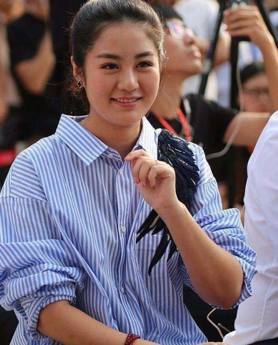 2015嫁假豪门2021带娃归队王小蒙靠赵本山兜底2015那场婚礼，还记