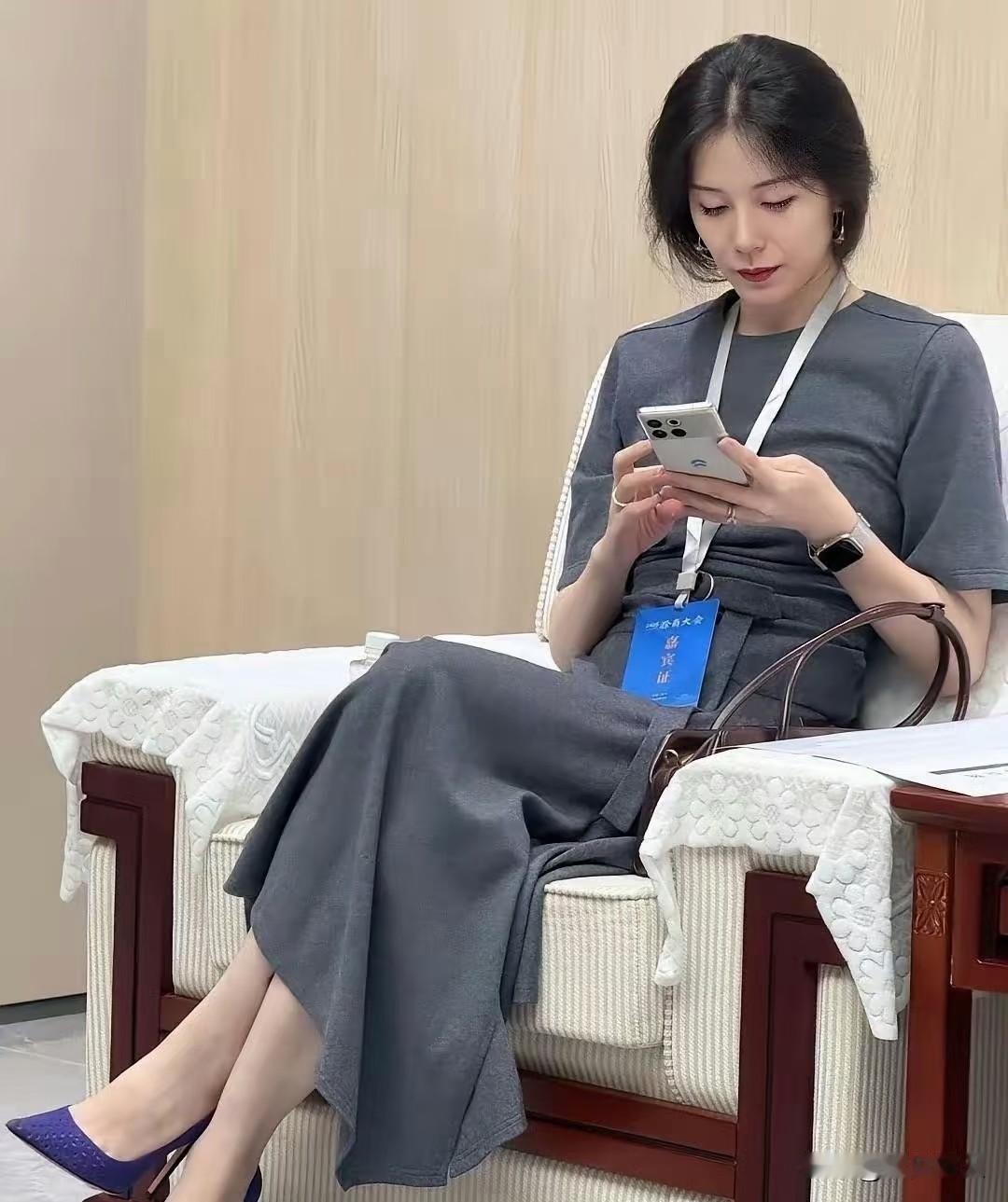 百亿富太蔚来老板娘短短五分钟得罪三位金主，三句话被章泽天碾压！2017年蔚来