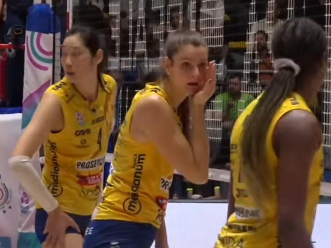 朱婷力挽狂澜，狂砍19分，助力科内利亚诺3-2险胜基耶里！北京时间1月12日凌