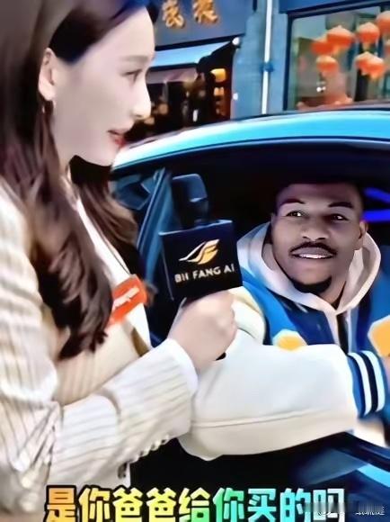 网上传爆了，大家都来看看这外国留学生是怎么说的。他说这台车是他孙子给的奖学金买的