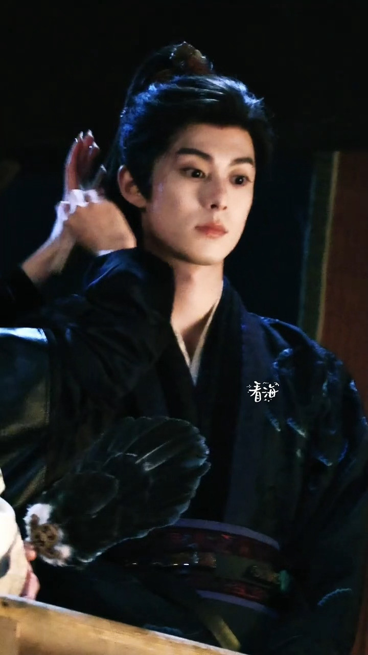 大眼萌娃嘿嘿（cr📕下次看海约在哪王鹤棣