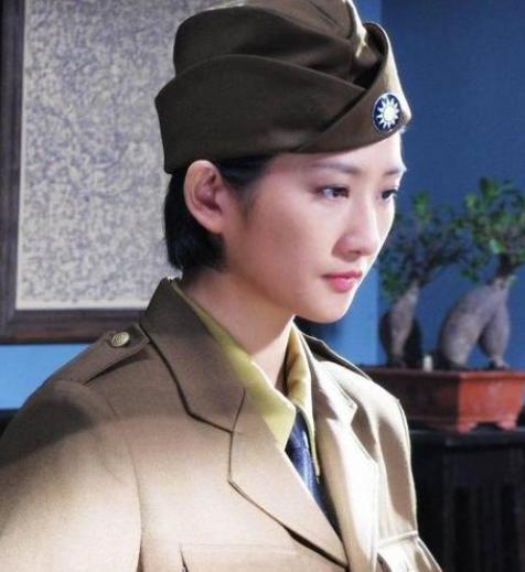 1938年，41岁戴笠借口加班，把秘书余淑衡，带到了卧房，戴笠递给她一杯