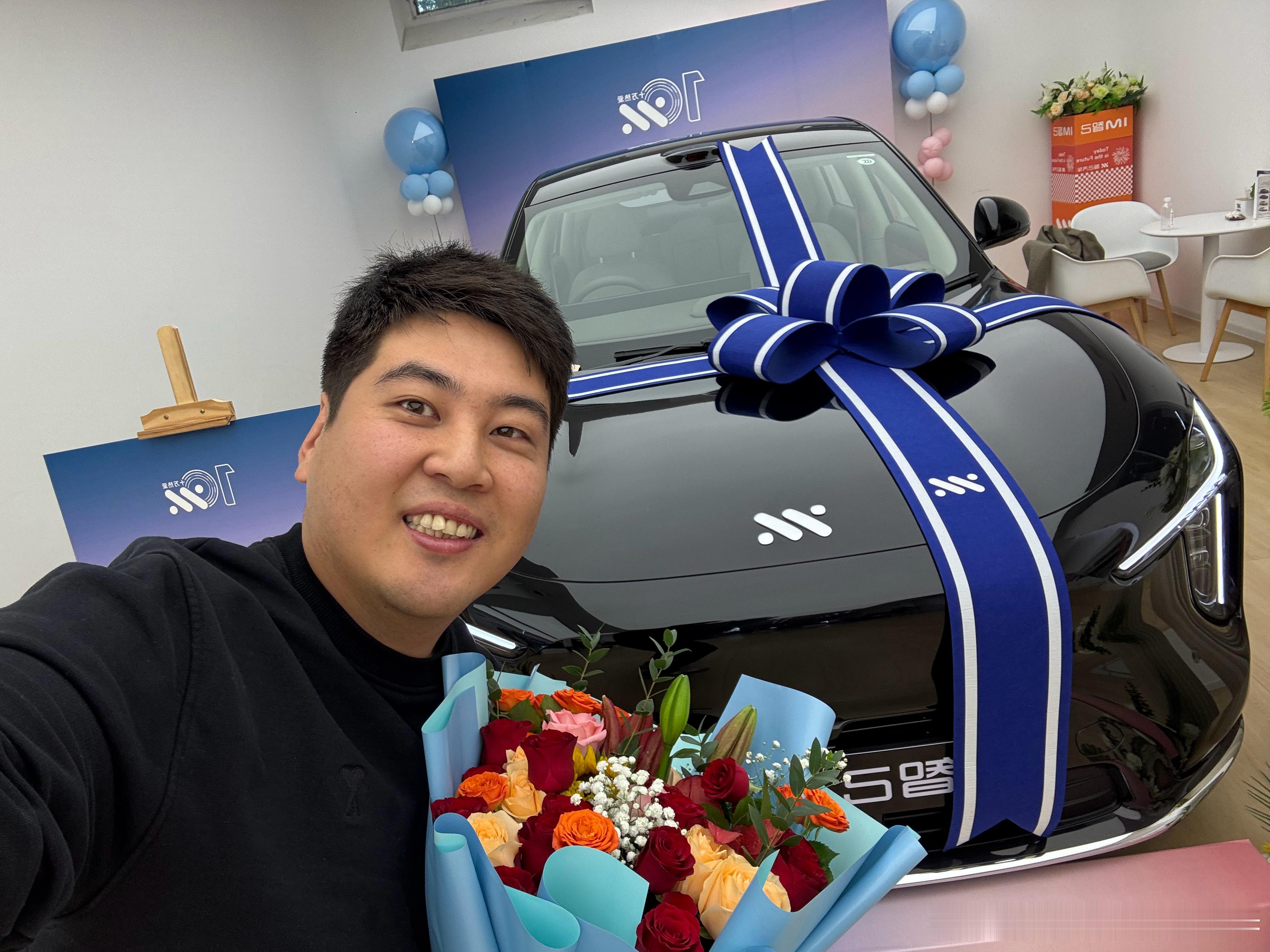 让我们恭喜三公李再次成为智己车主从初代LS6到全新LS6李子陪伴了3年[比心]感谢